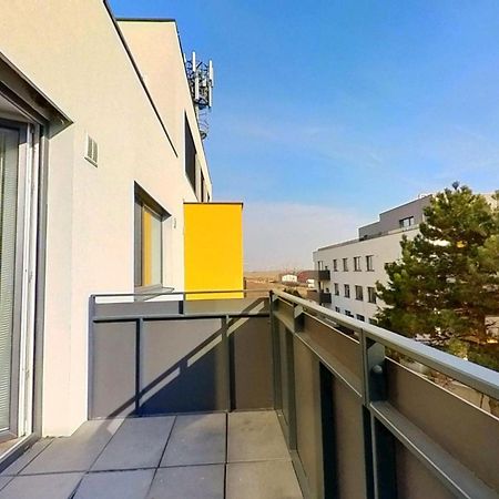 Air-Conditioned 2 Room Apartment, With Terrace, Rovinka, 302 Eksteriør billede