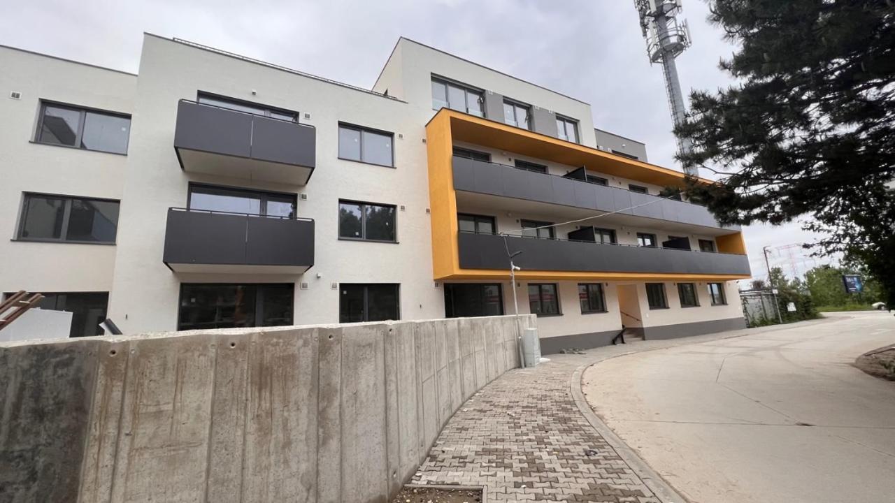 Air-Conditioned 2 Room Apartment, With Terrace, Rovinka, 302 Eksteriør billede