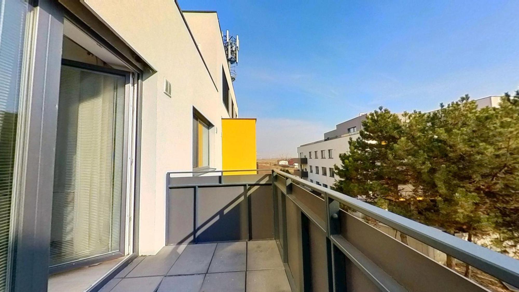 Air-Conditioned 2 Room Apartment, With Terrace, Rovinka, 302 Eksteriør billede