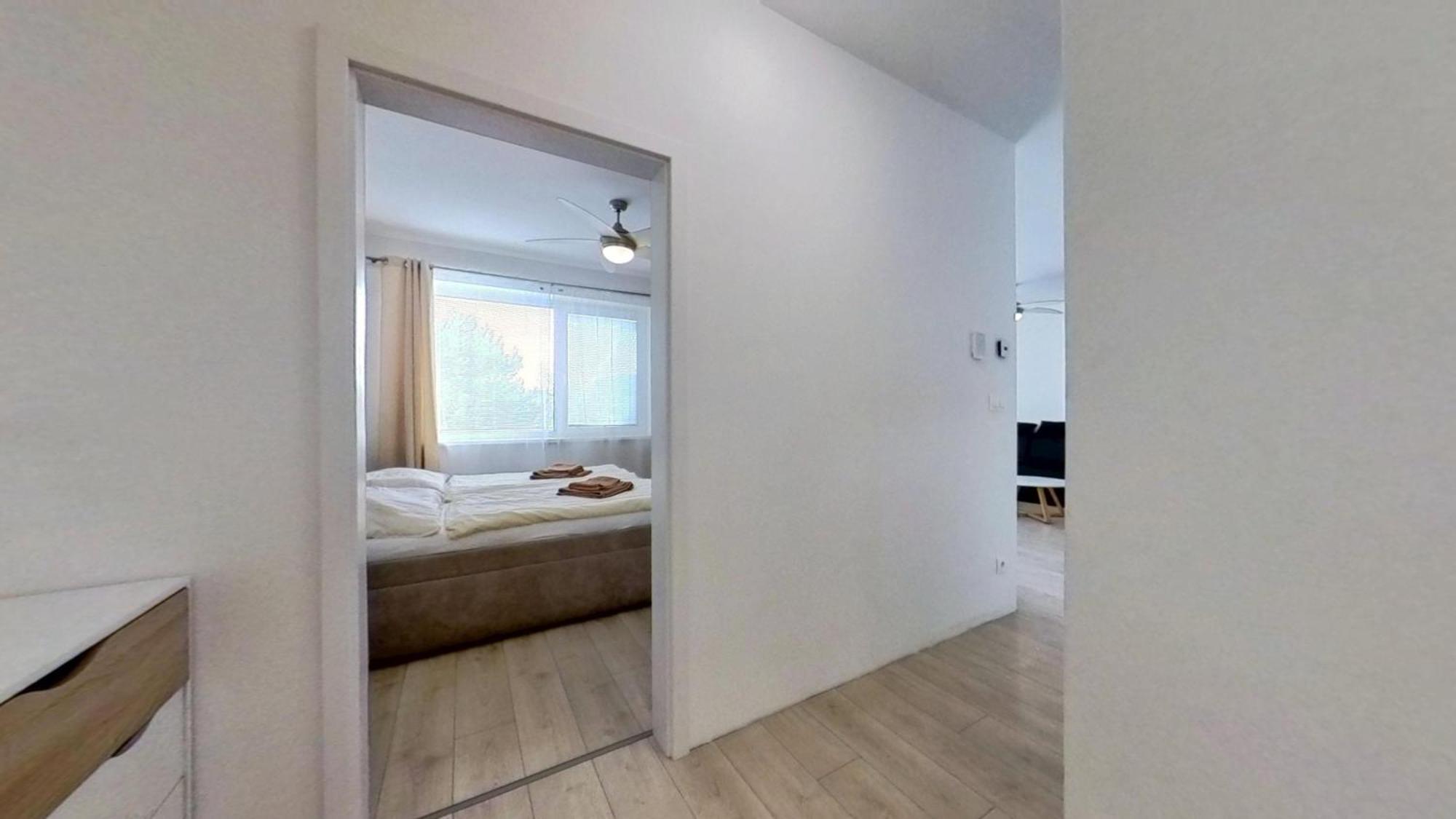 Air-Conditioned 2 Room Apartment, With Terrace, Rovinka, 302 Eksteriør billede