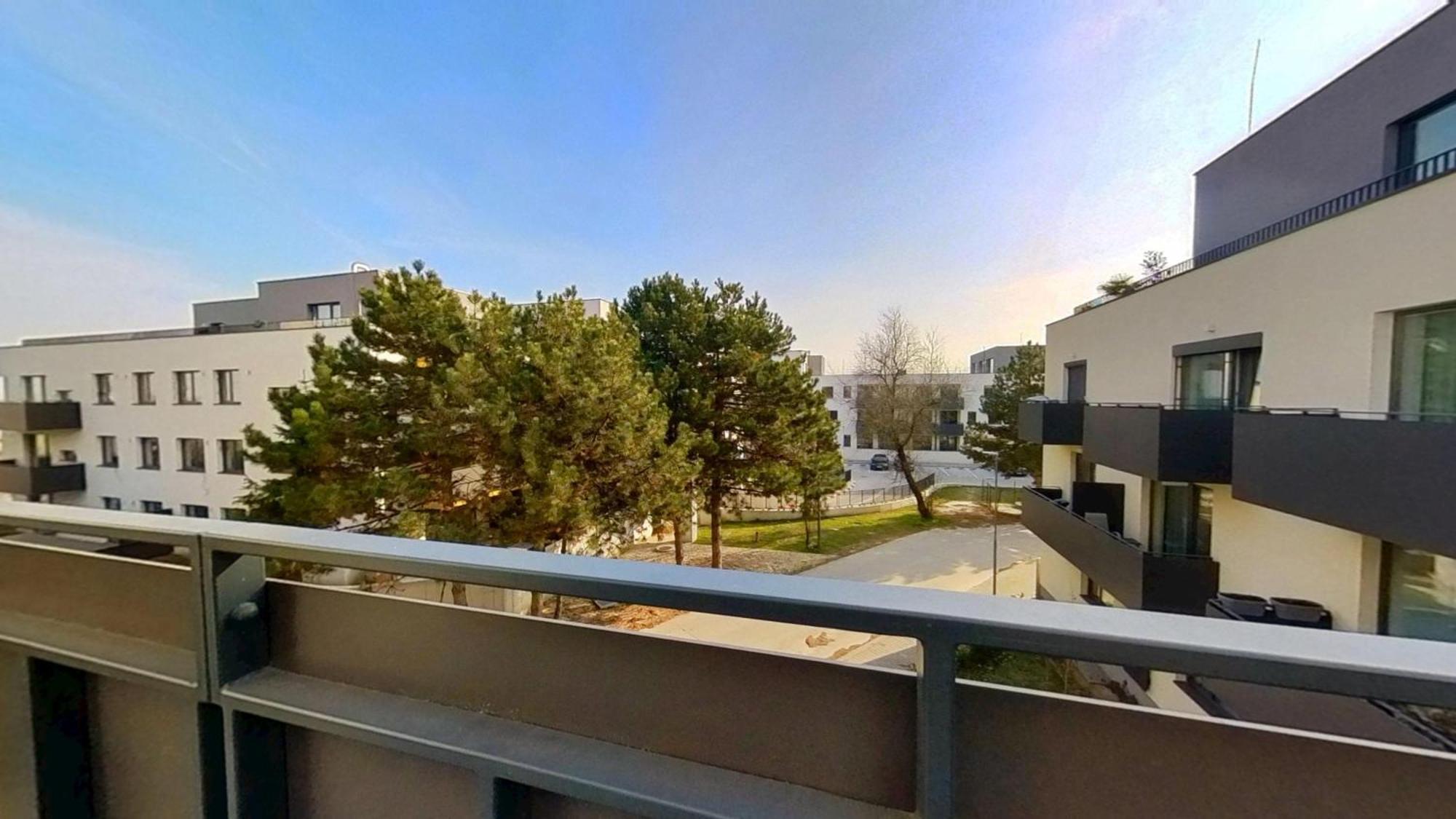 Air-Conditioned 2 Room Apartment, With Terrace, Rovinka, 302 Eksteriør billede