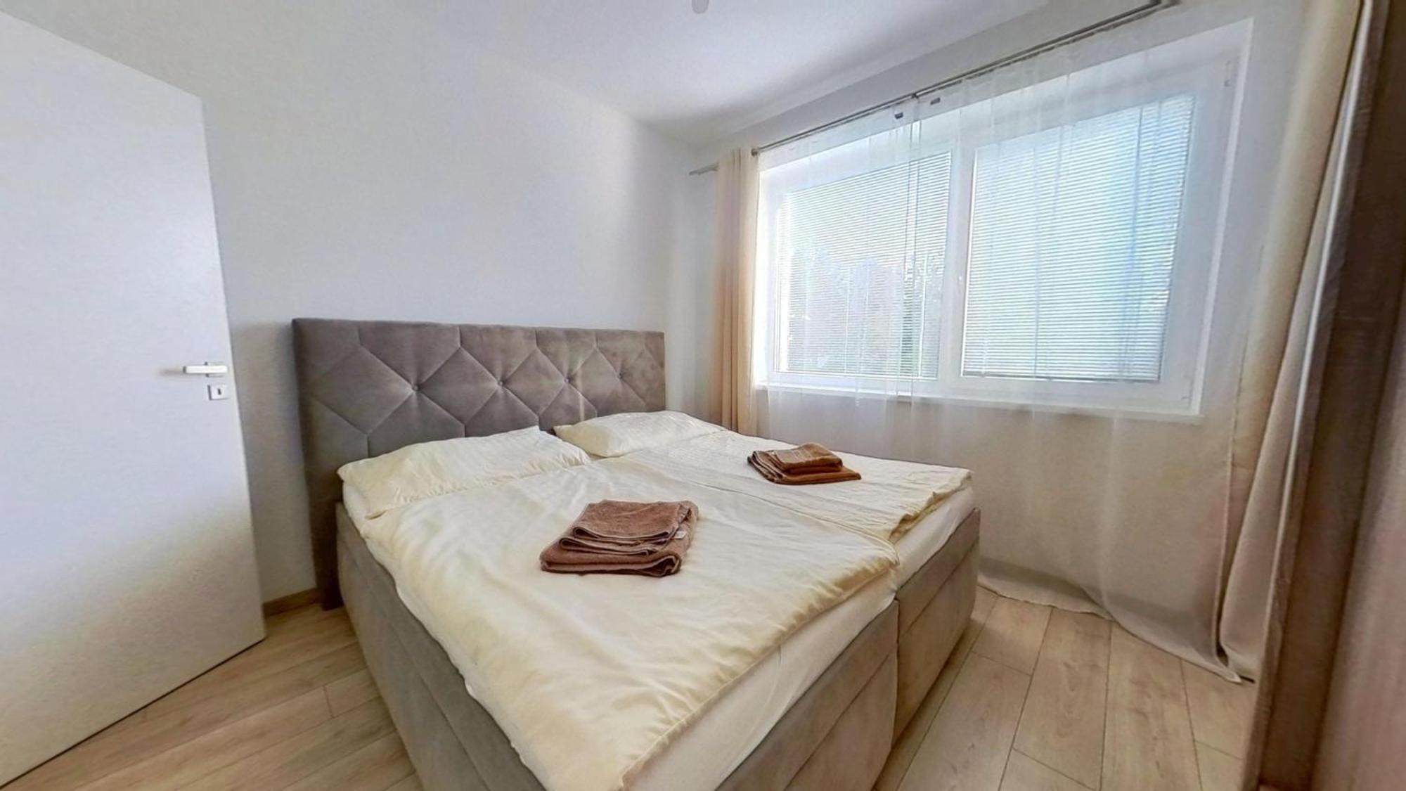 Air-Conditioned 2 Room Apartment, With Terrace, Rovinka, 302 Eksteriør billede