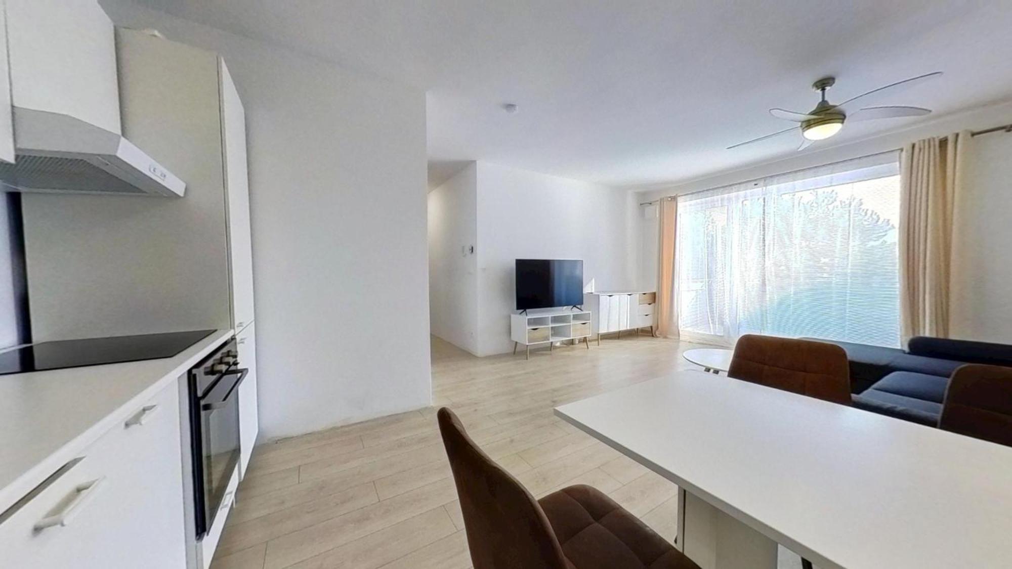 Air-Conditioned 2 Room Apartment, With Terrace, Rovinka, 302 Eksteriør billede