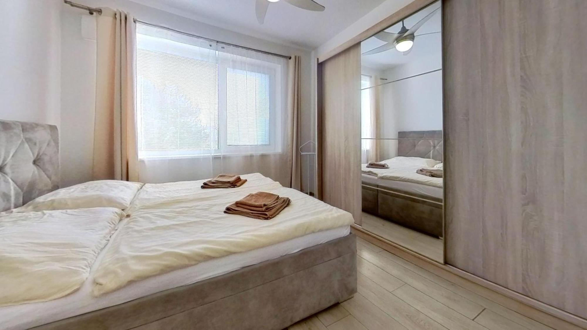 Air-Conditioned 2 Room Apartment, With Terrace, Rovinka, 302 Eksteriør billede