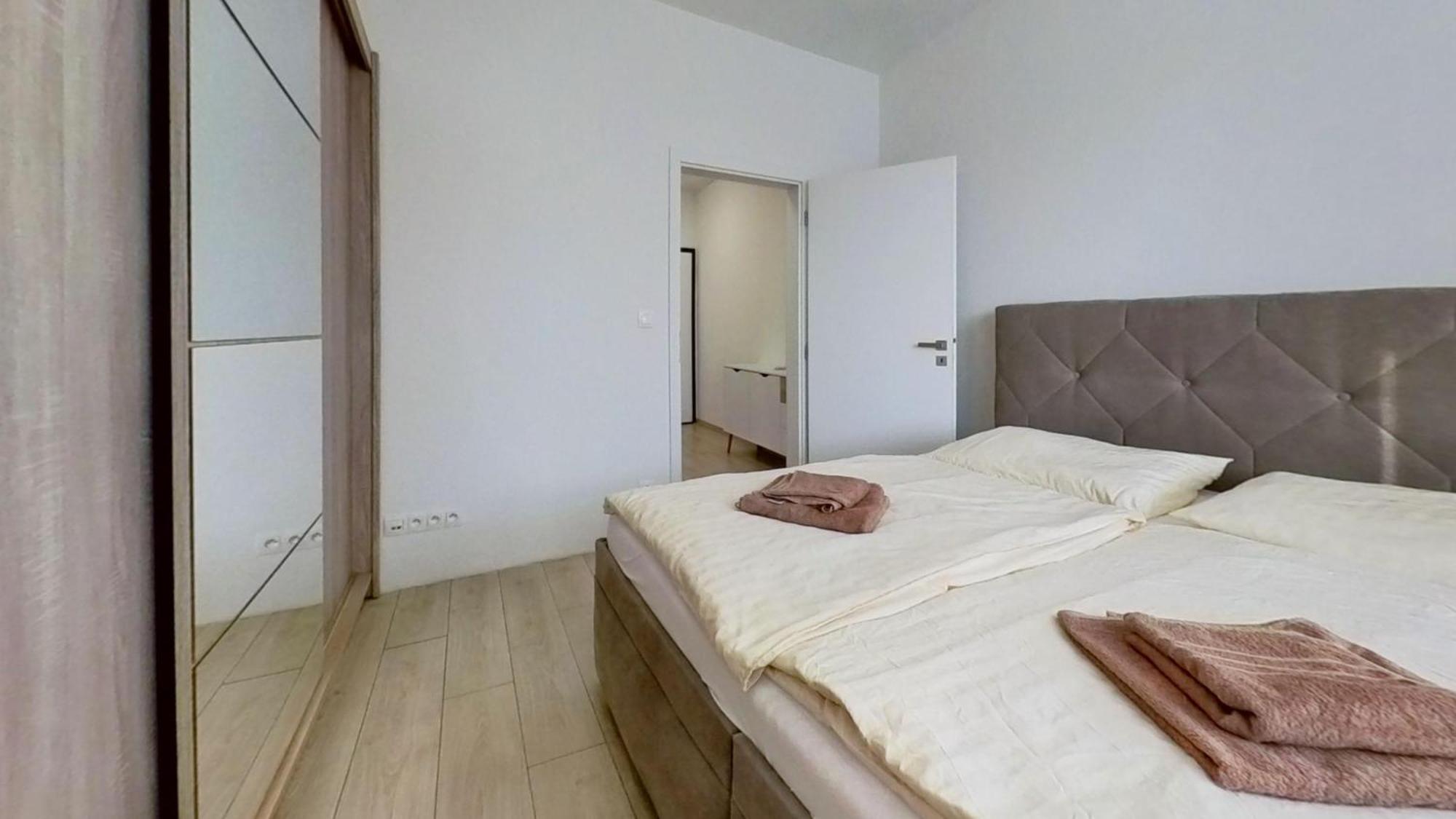 Air-Conditioned 2 Room Apartment, With Terrace, Rovinka, 302 Eksteriør billede